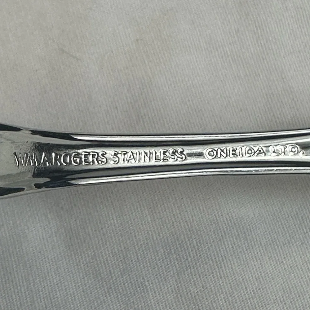 LOT OF 4 WM. A. ROGERS ONEIDA STAINLESS Servers SUTTON PLACE Serving Spoon Exc